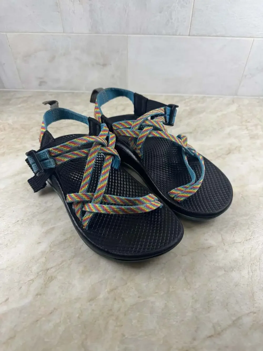 Chaco ZX/2 Classic Youth Sport Sandals Rainbow Chevron Straps Size 2 Black